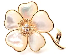 Van Cleef & Arpels Clématite Flower Diamond Mother of Pearl Gold Pin Brooch