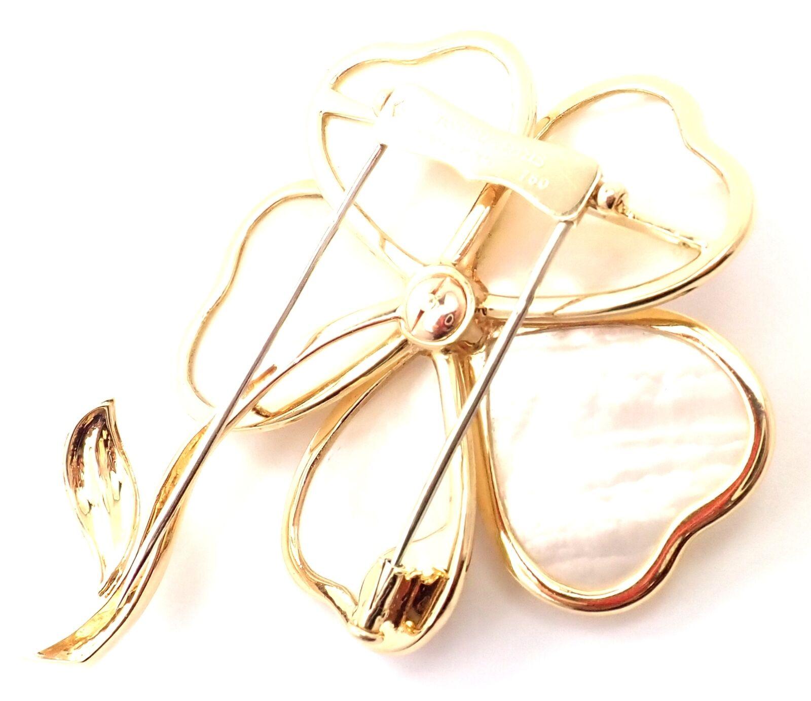 Brilliant Cut Van Cleef & Arpels Clématite Flower Diamond Mother of Pearl Gold Pin Brooch For Sale