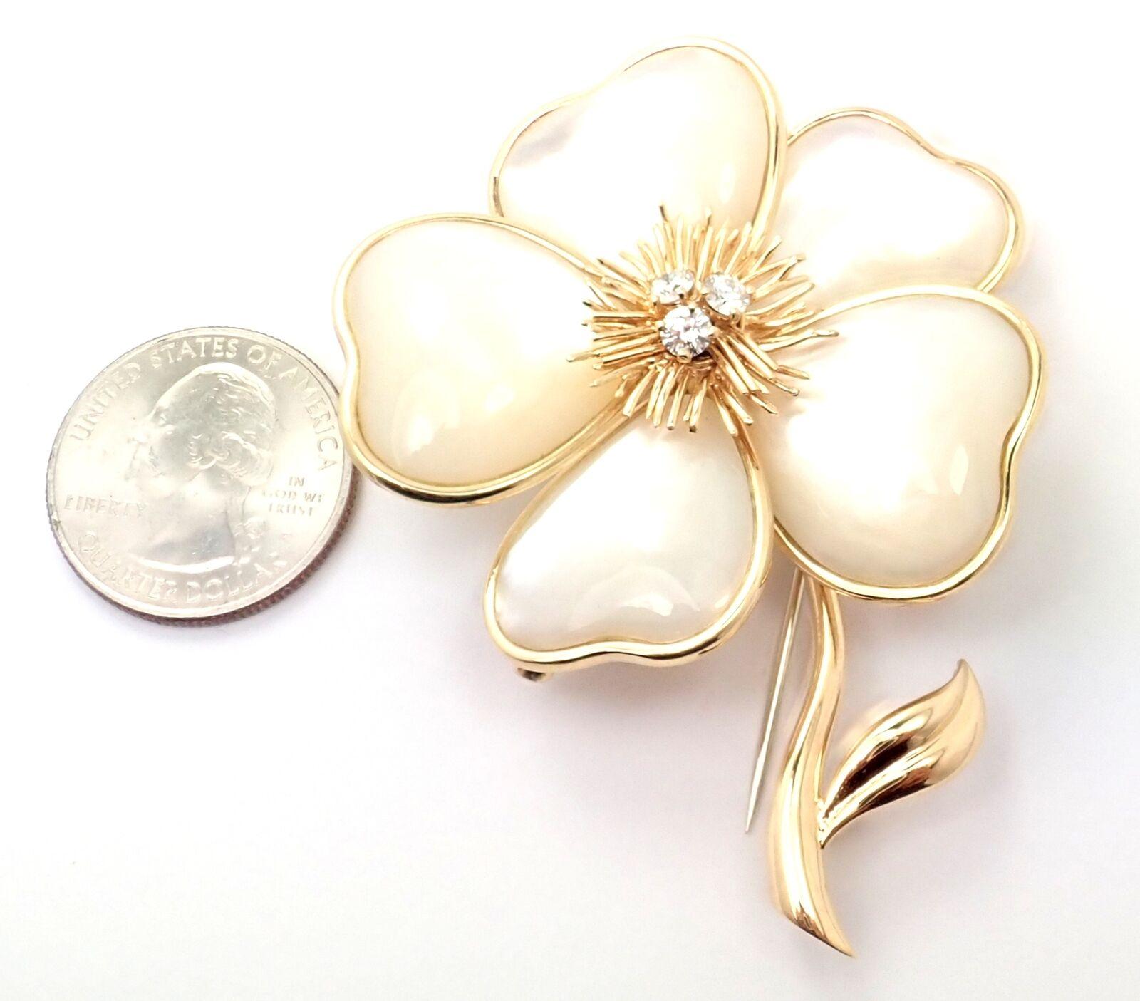 Van Cleef & Arpels Clématite Flower Diamond Mother of Pearl Gold Pin Brooch In Excellent Condition For Sale In Holland, PA