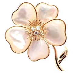 Retro Van Cleef & Arpels Clématite Flower Diamond Mother of Pearl Gold Pin Brooch