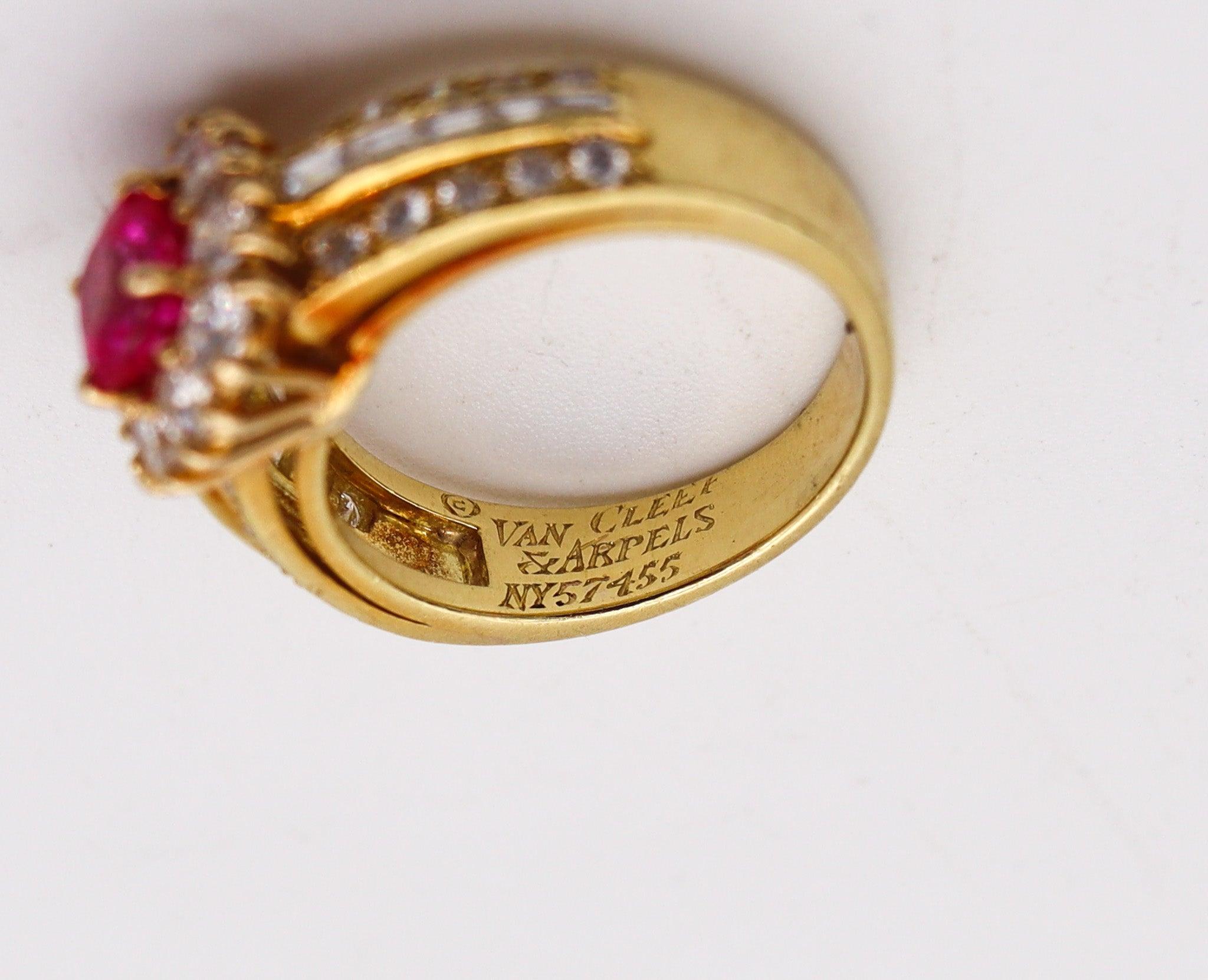 De las mujeres VAN CLEEF & ARPELS Anillo de cóctel de oro de 18 quilates con diamantes de 2,52 quilates y rosa en venta
