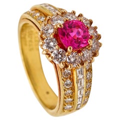 Van Cleef & Arpels Anello da cocktail in oro 18Kt con 2,52 carati di diamanti e rosa
