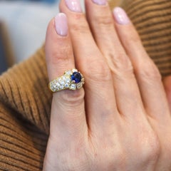 Van Cleef & Arpels Anello da cocktail in oro 18Kt con 2,87 carati di diamanti e zaffiro