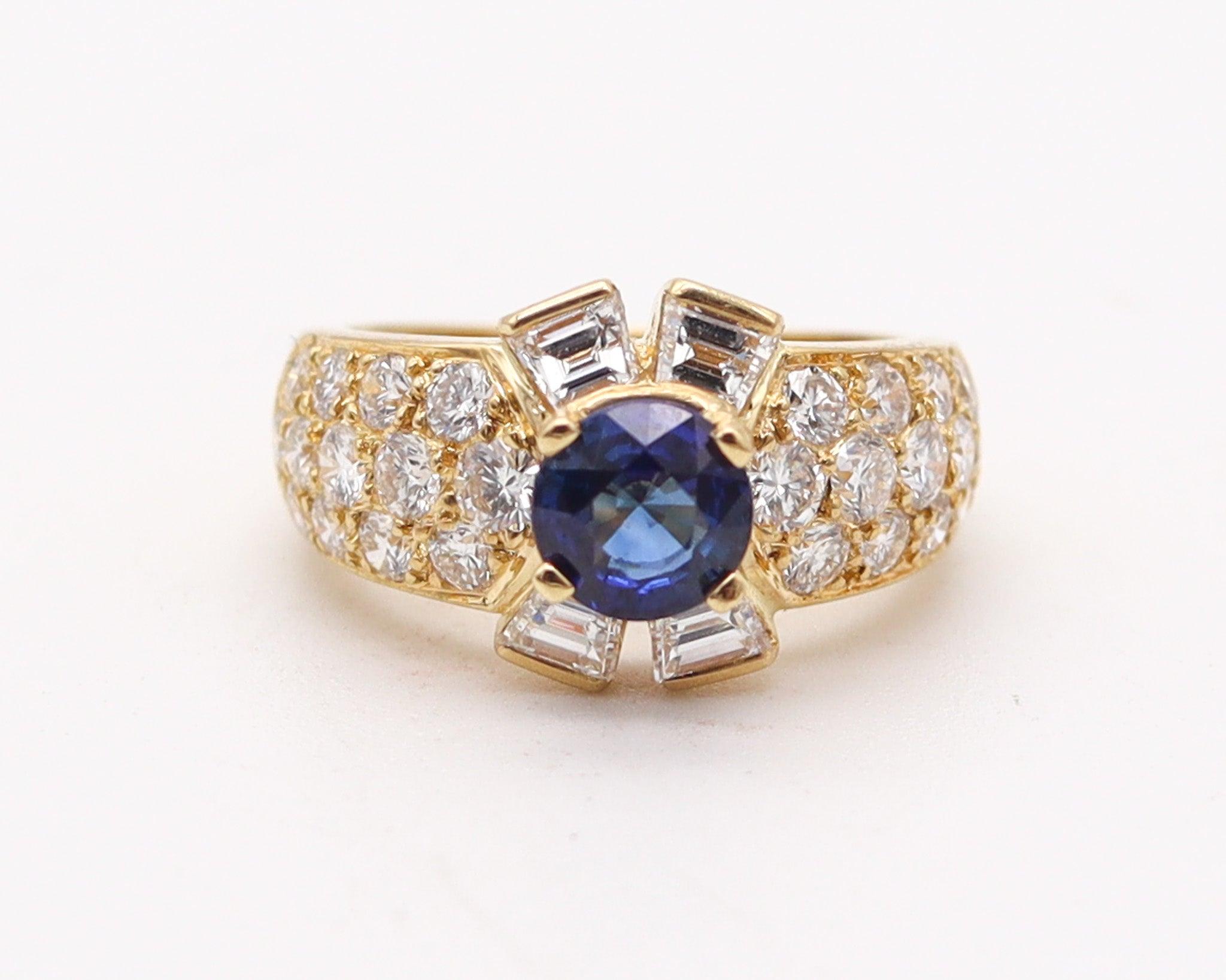 Modernist VAN CLEEF & ARPELS Cocktail Ring 18Kt Gold With 2.87 Ctw Diamonds Sapphire For Sale
