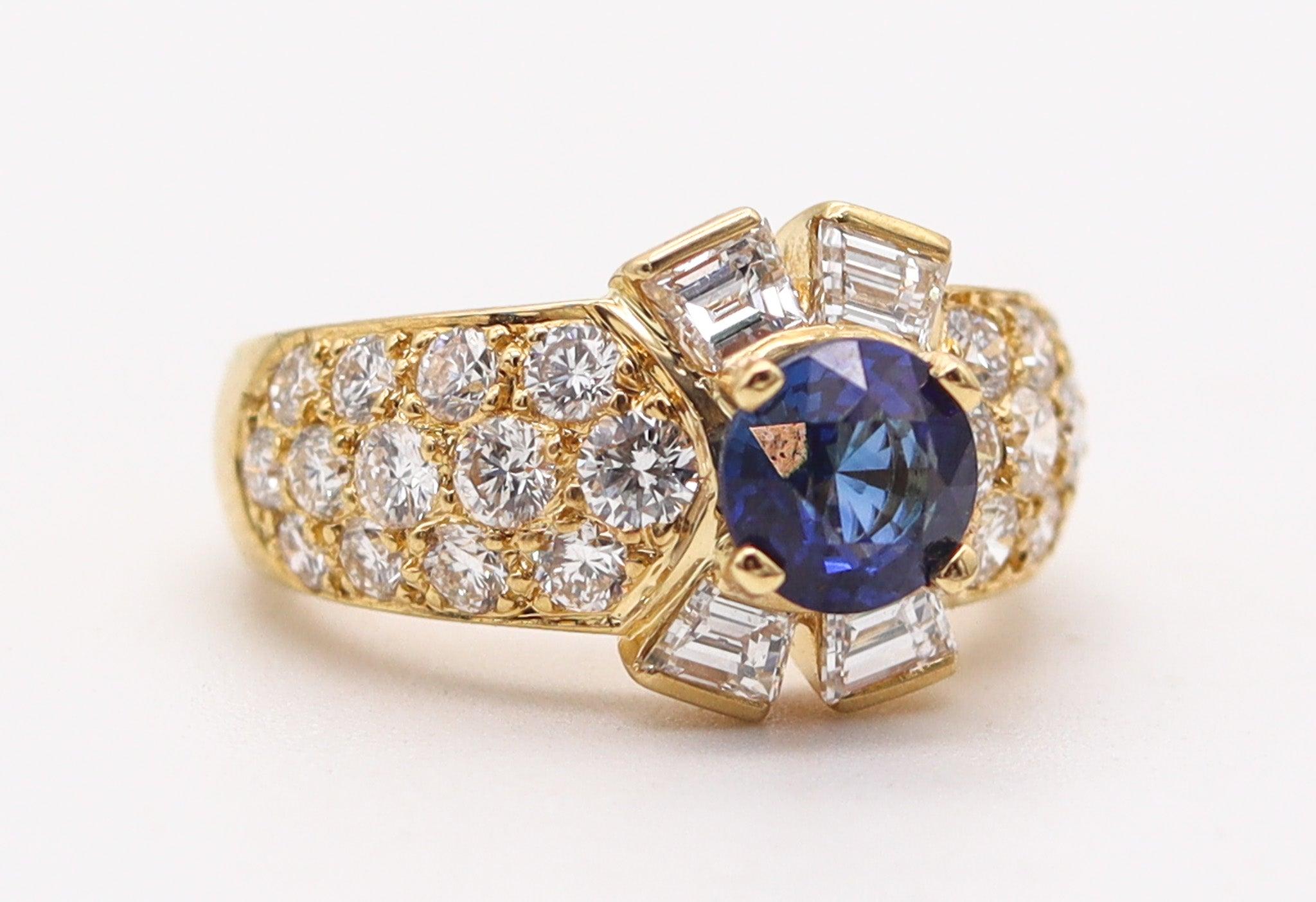 Brilliant Cut VAN CLEEF & ARPELS Cocktail Ring 18Kt Gold With 2.87 Ctw Diamonds Sapphire For Sale