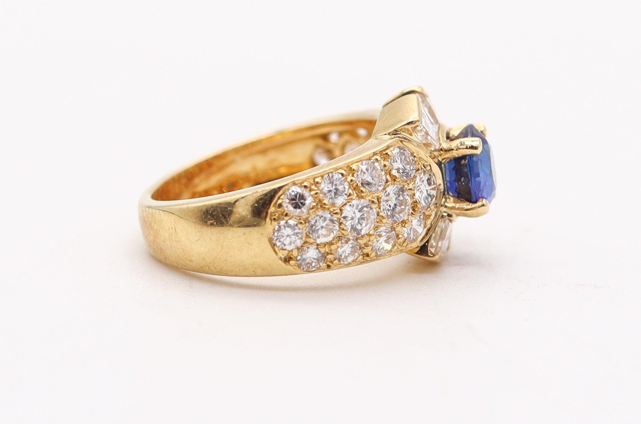 VAN CLEEF & ARPELS Cocktail Ring 18Kt Gold With 2.87 Ctw Diamonds Sapphire In Excellent Condition For Sale In Miami, FL