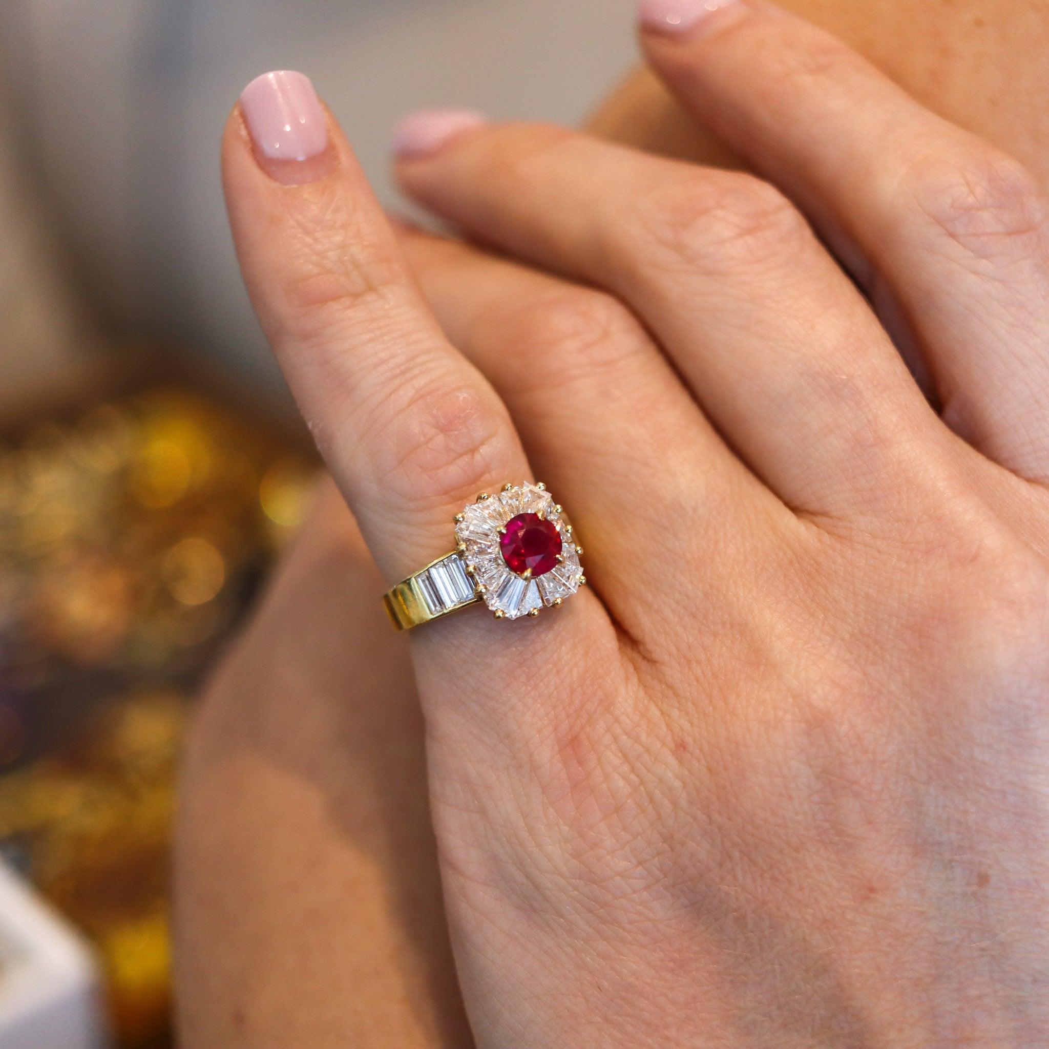 Cocktail ring designed by Van Cleef & Arpels.

This is an outstanding cocktail ring, created in Paris France by the iconic jewelry house of Van Cleef & Arpels, back in the 1980. The ring has been crafted in solid yellow gold of 18 karats with high