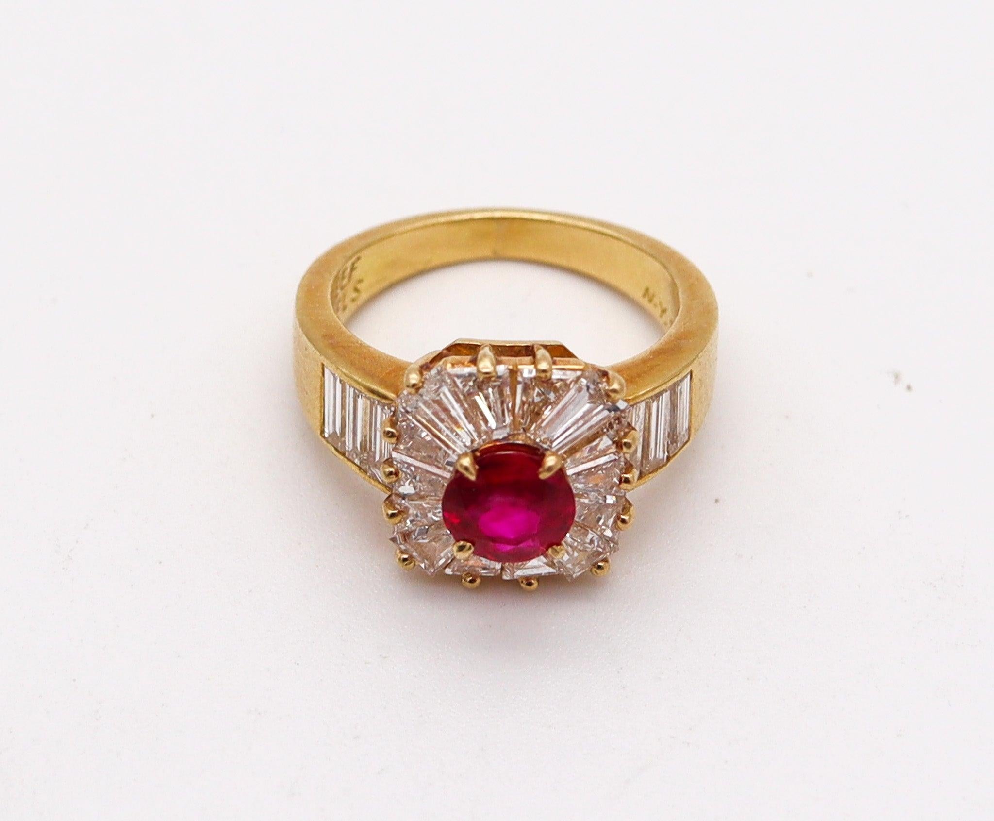VAN CLEEF & ARPELS Cocktail Ring In 18Kt Gold With 3.42 Ctw Diamonds And Ruby In Excellent Condition For Sale In Miami, FL