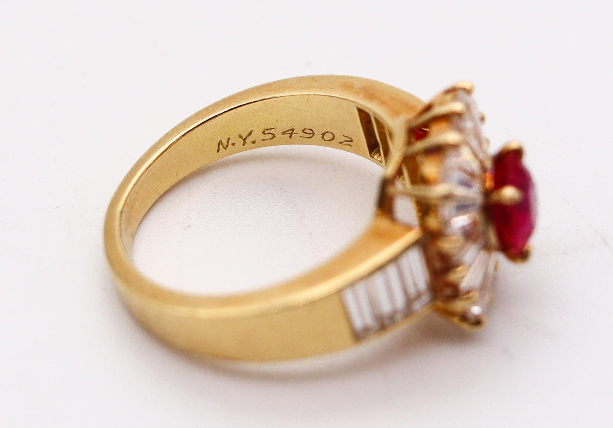 VAN CLEEF & ARPELS Cocktail Ring In 18Kt Gold With 3.42 Ctw Diamonds And Ruby For Sale 2
