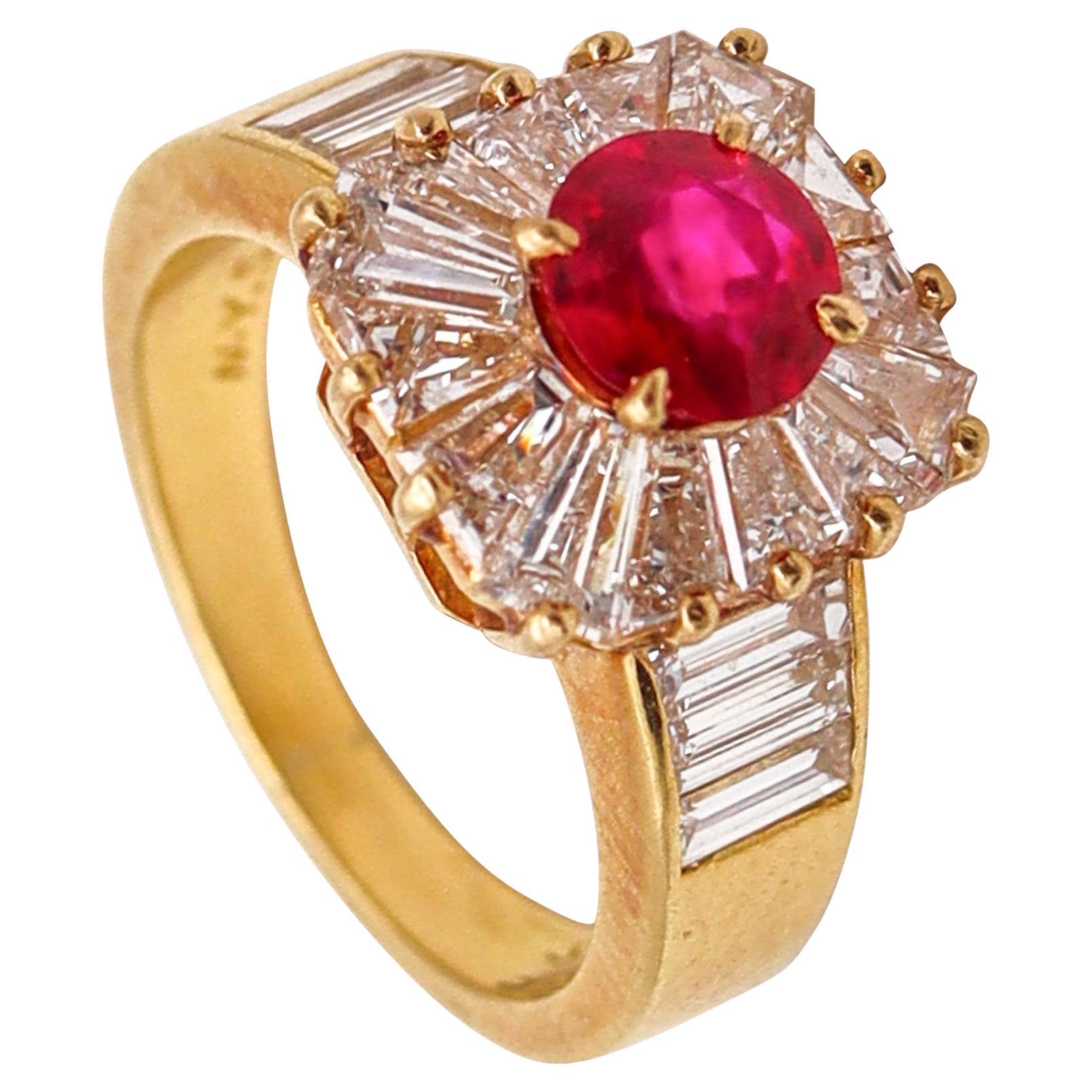 VAN CLEEF & ARPELS Cocktail Ring In 18Kt Gold With 3.42 Ctw Diamonds And Ruby