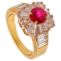 Van Cleef & Arpels Anello da cocktail in oro 18Kt con diamanti e rubini da 3,42 carati al secondo