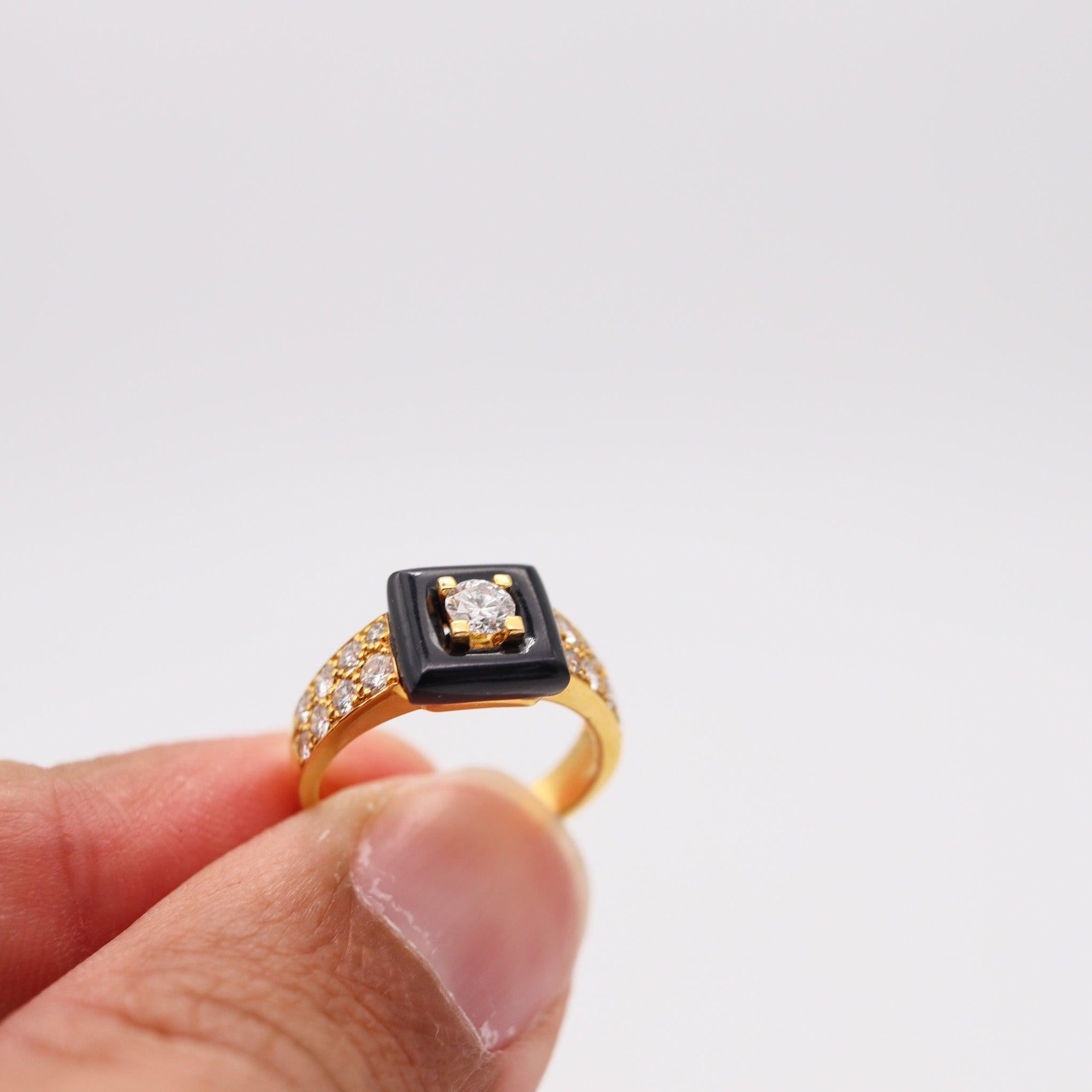 Van Cleef & Arpels Bague cocktail en or jaune 18 carats avec onyx et diamants Pour femmes en vente