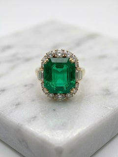 Bague Van Cleef & Arpels sertie d'une émeraude colombienne de 20 carats