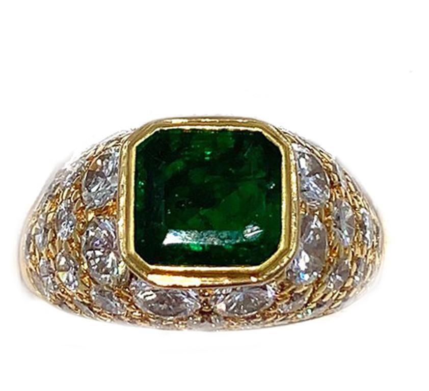Van Cleef & Arpels Emerald and Diamond Ring In Good Condition For Sale In West Palm Beach, FL