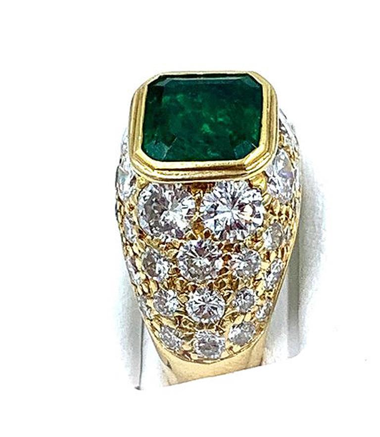 Van Cleef & Arpels Bague en émeraude de Colombie et diamant en vente 2