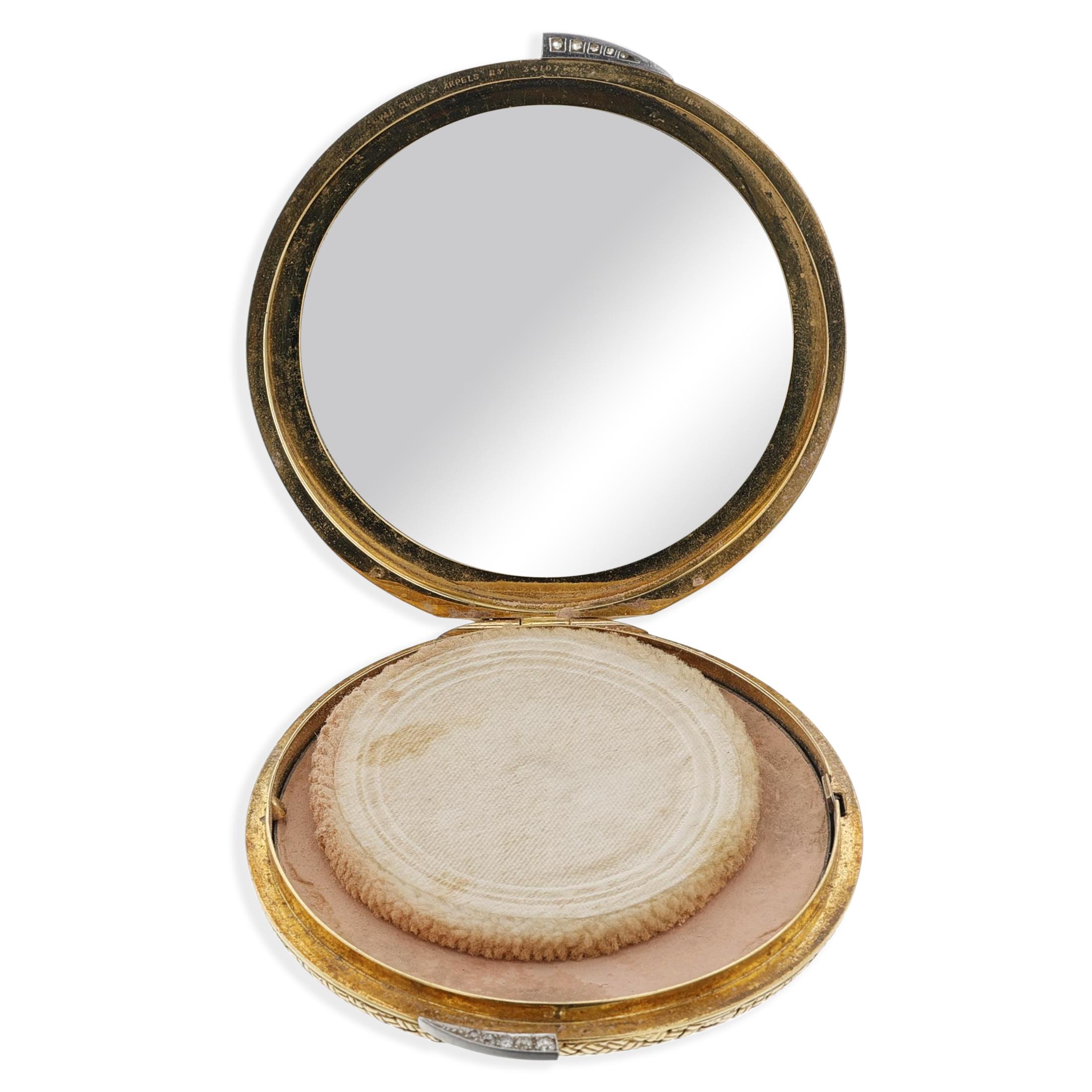 Van Cleef & Arpels Compact Case Collectible, 18k Excellent état - En vente à New York, NY