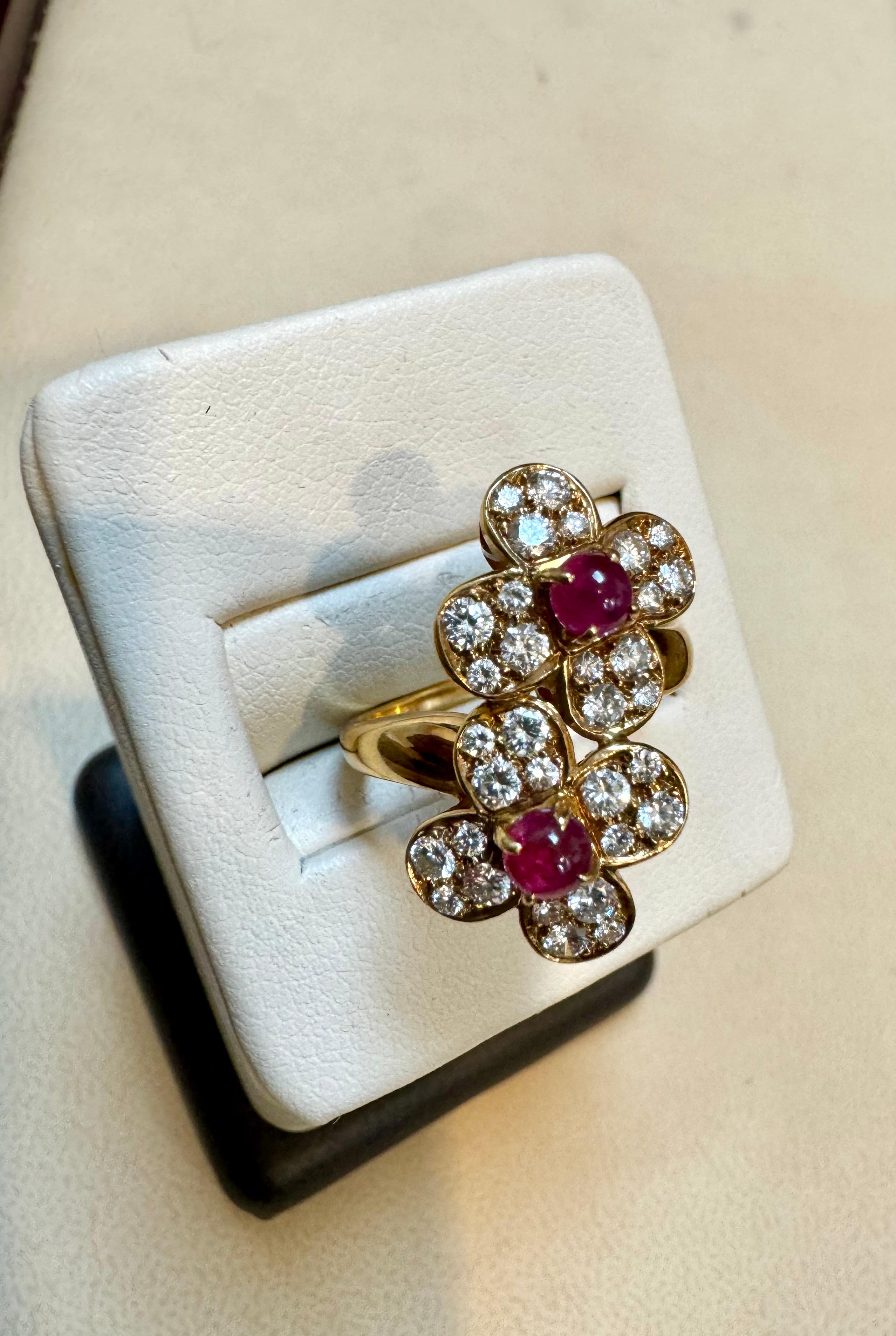 Van Cleef & Arpels Bague Contemporary Ruby and Diamond Trefle, or 18KY Taille 6 en vente 5