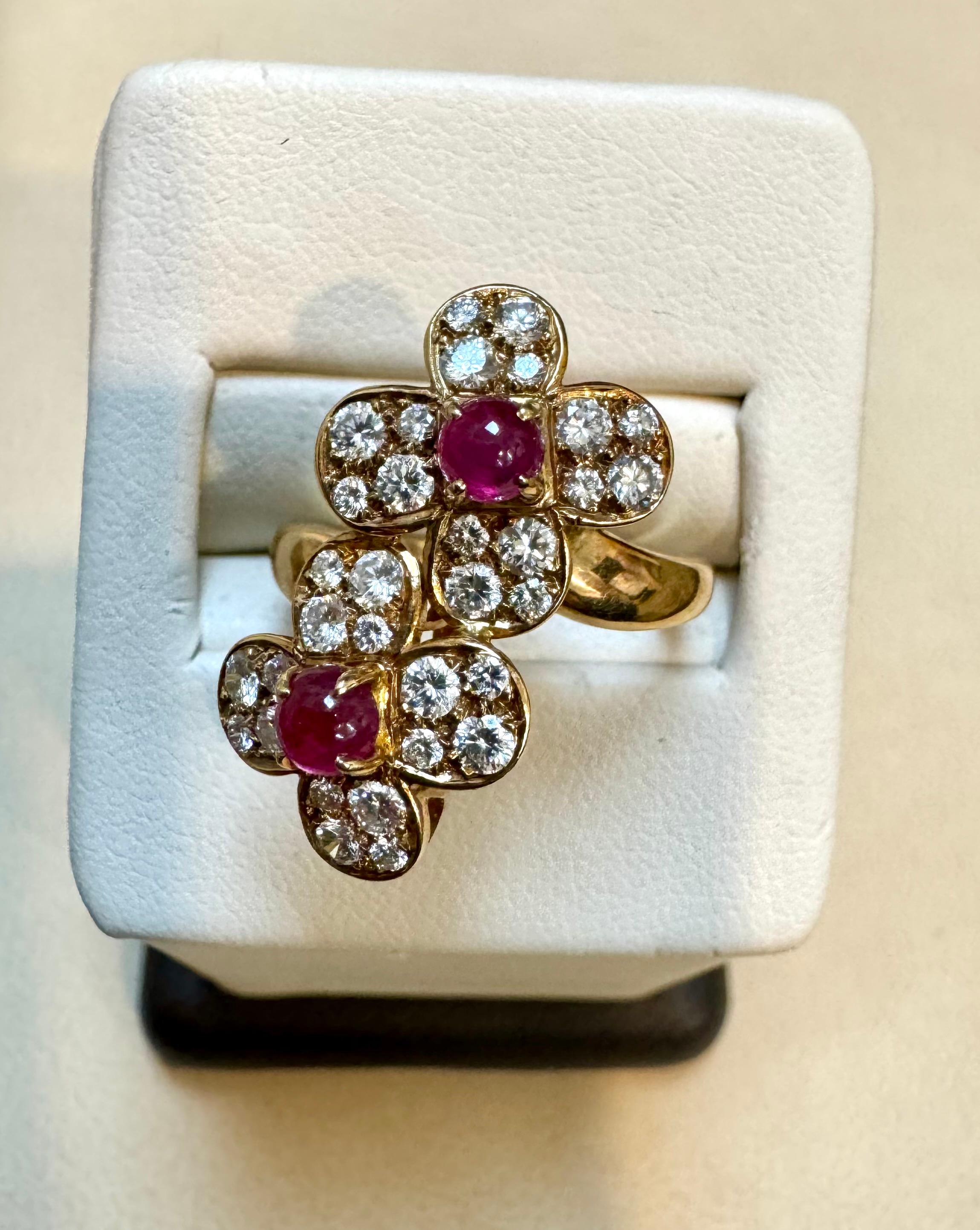 Van Cleef & Arpels Contemporary Ruby and Diamond “Trefle” Ring, 18KY Gold Size 6 For Sale 7