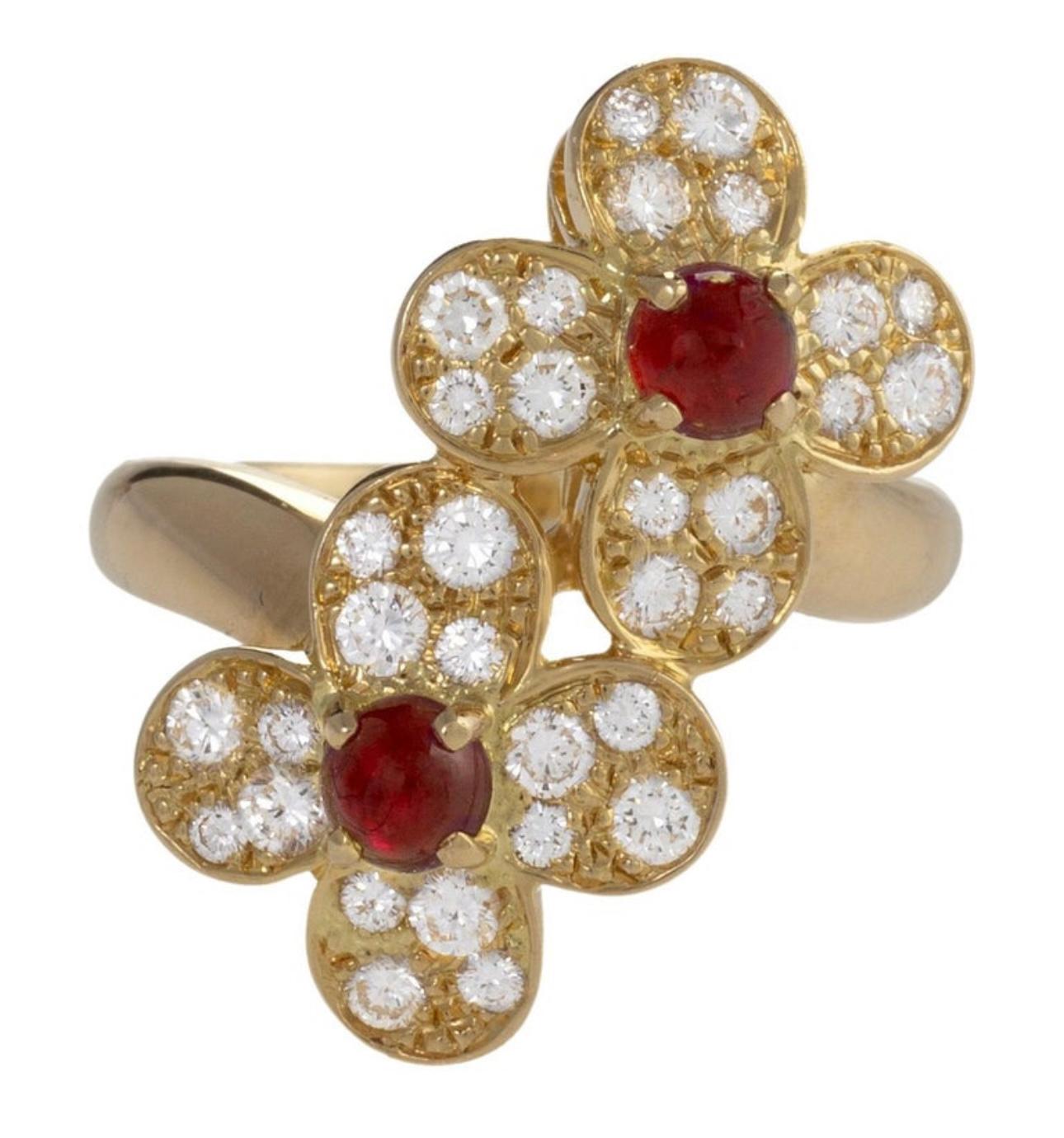 Van Cleef & Arpels Contemporary Ruby and Diamond “Trefle” Ring, 18KY Gold Size 6 In Excellent Condition For Sale In New York, NY