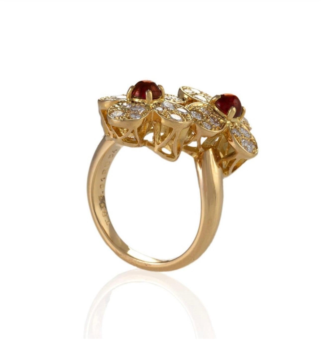 Van Cleef & Arpels Contemporary Ruby and Diamond “Trefle” Ring, 18KY Gold Size 6 For Sale 3