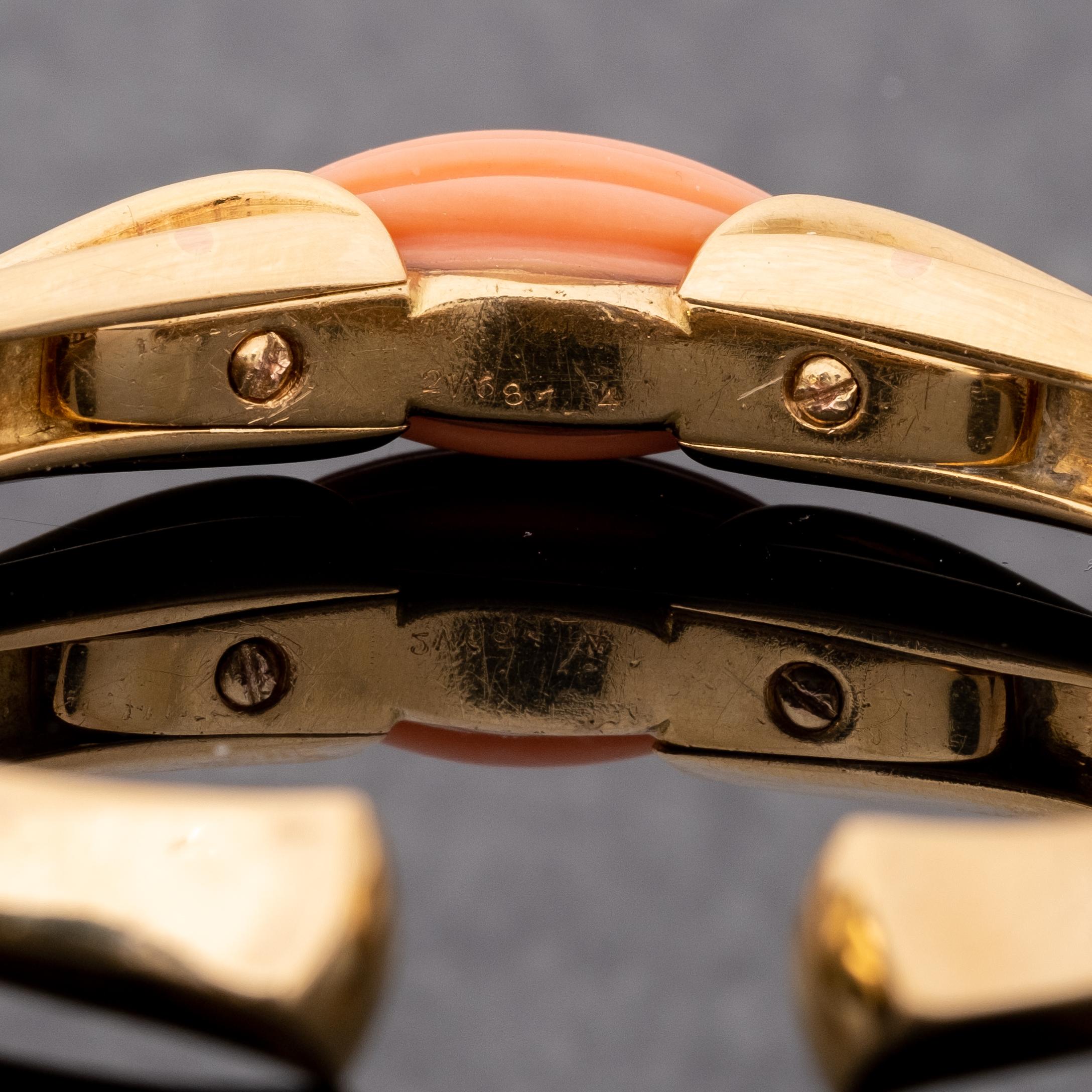 Van Cleef & Arpels Coral & 18k Bracelet w/ Diamonds In Good Condition In Kingston, NY