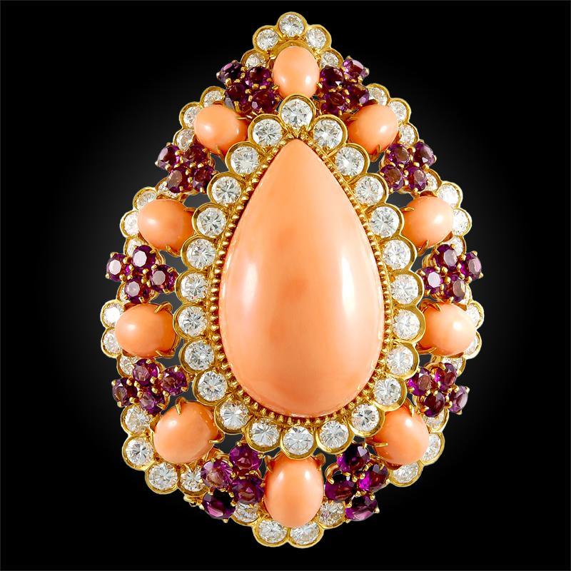 Coral cabochons, circular-cut amethysts, and diamonds signed Van Cleef & Arpels.

Brooch approx. 7.0 cm and ear clips approx. 3.4 cm
circa 1970s
French marks