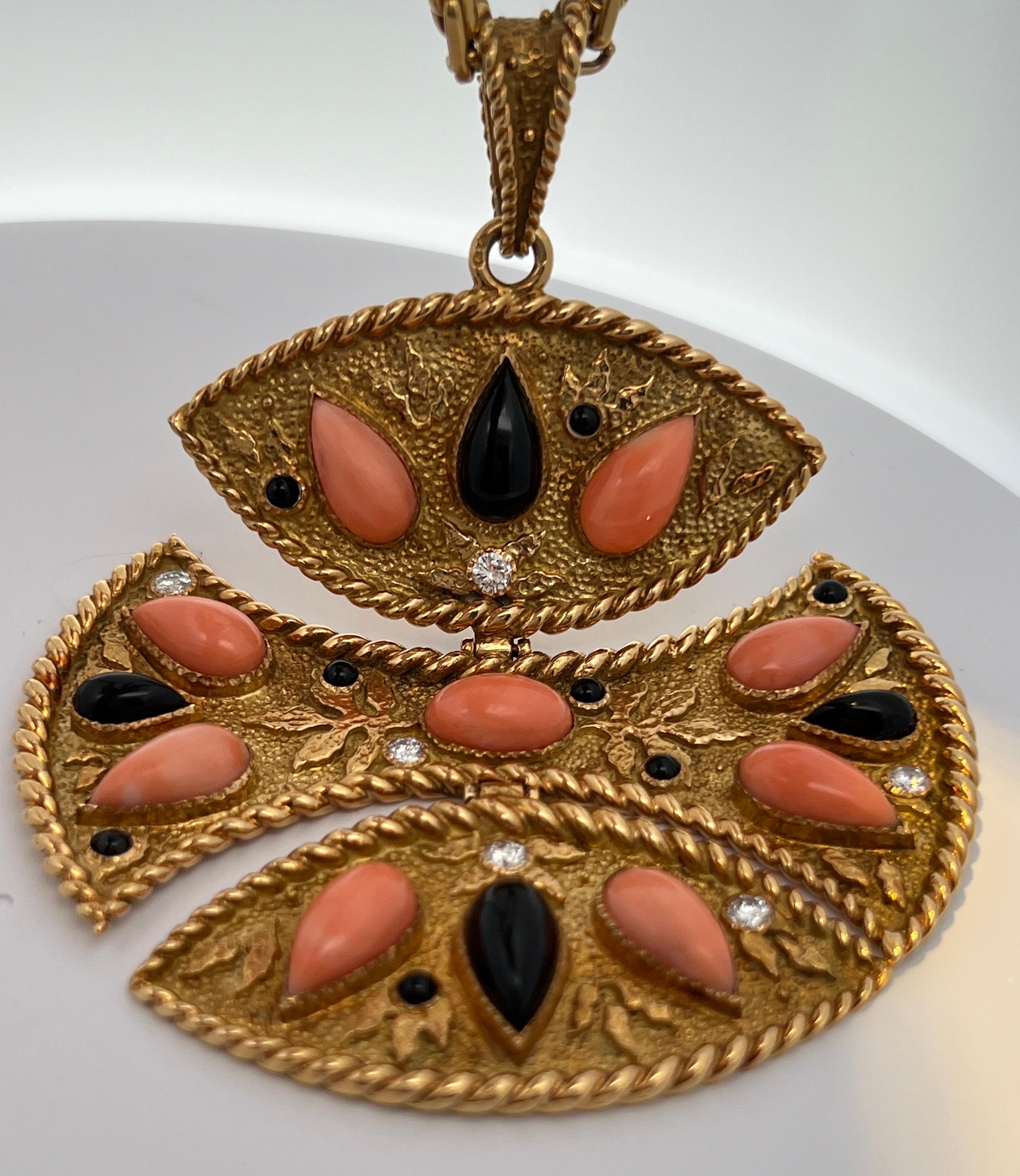 Collana con ciondolo in corallo e onice Van Cleef & Arpels in vendita 5
