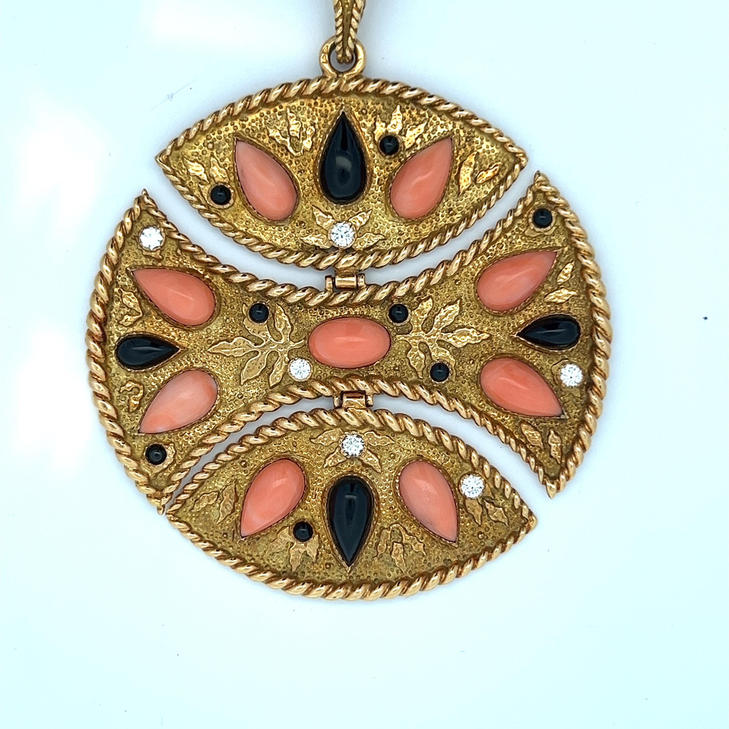 Collana con ciondolo in corallo e onice Van Cleef & Arpels in vendita 4