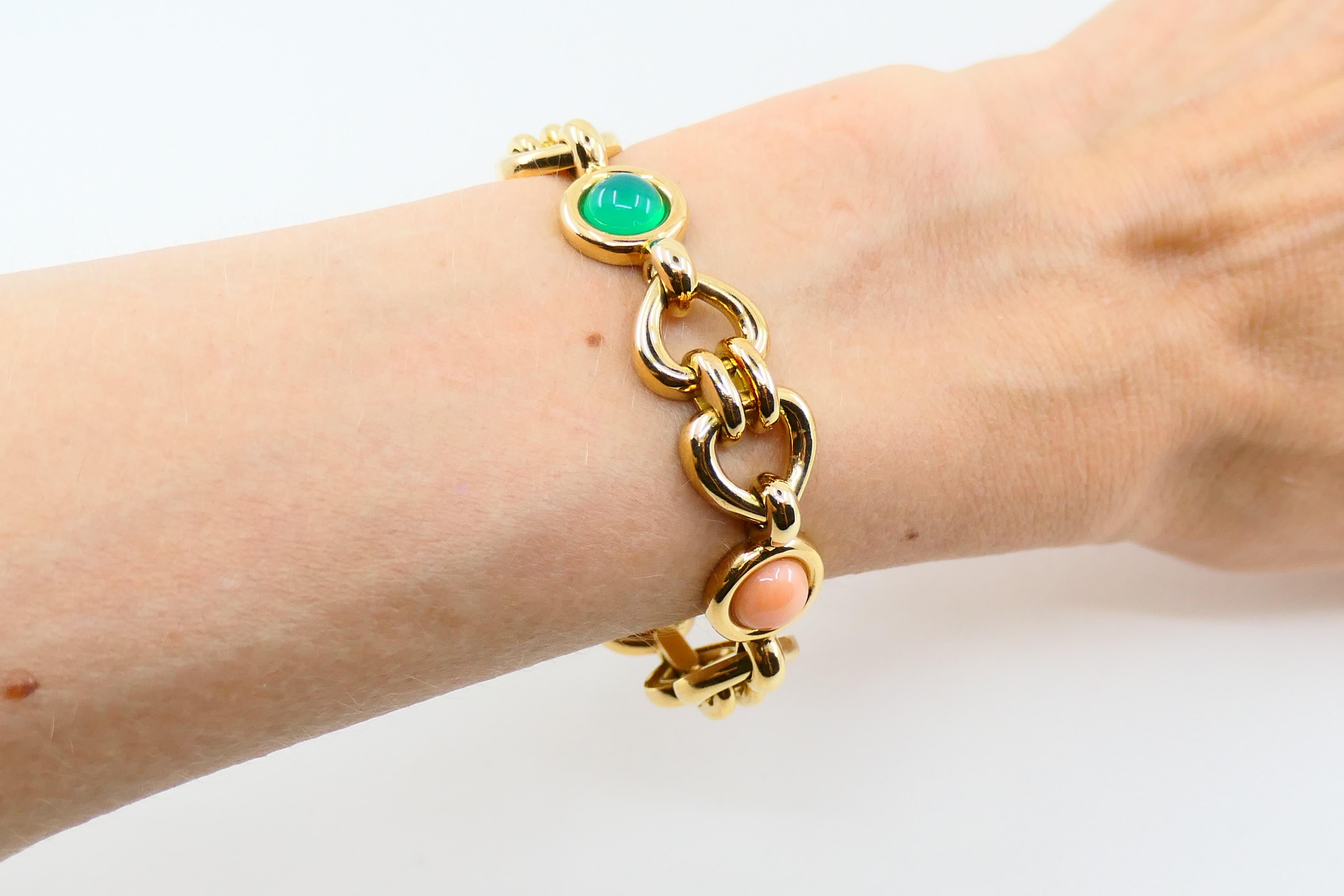Van Cleef & Arpels Coral Chrysoprase Gold Heart Bracelet In Excellent Condition In Beverly Hills, CA