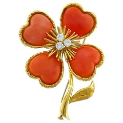 Van Cleef & Arpels Coral Clover Clip Pin Brooch in Gold and Dimond, 1950s