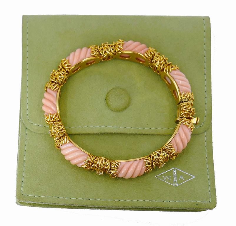 Van Cleef & Arpels Coral Gold Vintage Bracelet French Estate Jewelry For Sale 5