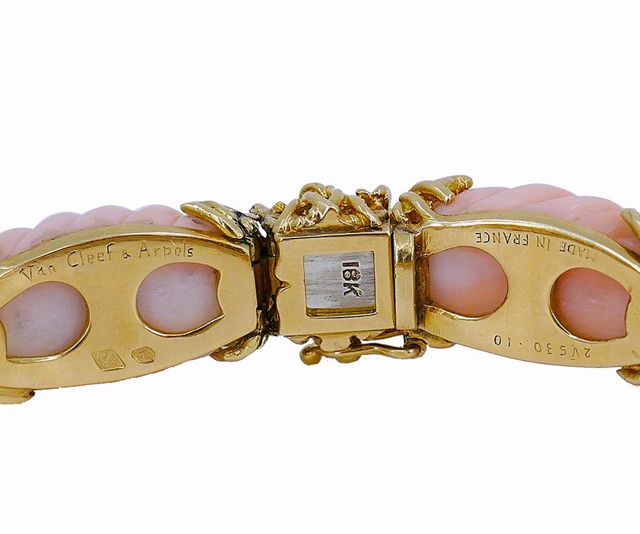 Round Cut Van Cleef & Arpels Coral Gold Vintage Bracelet French Estate Jewelry