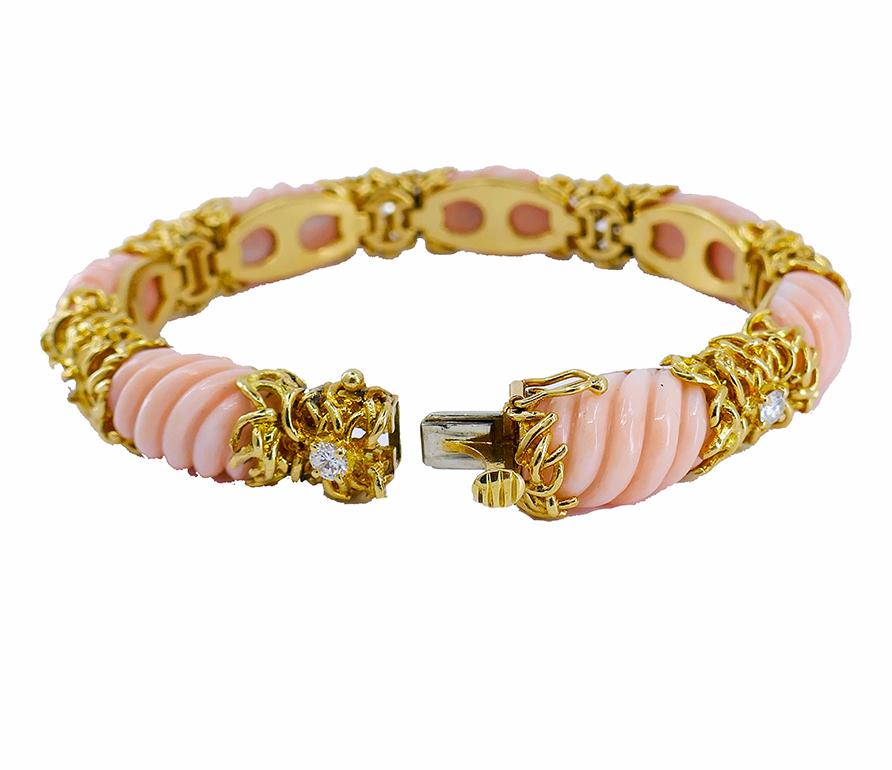 Women's Van Cleef & Arpels Coral Gold Vintage Bracelet French Estate Jewelry