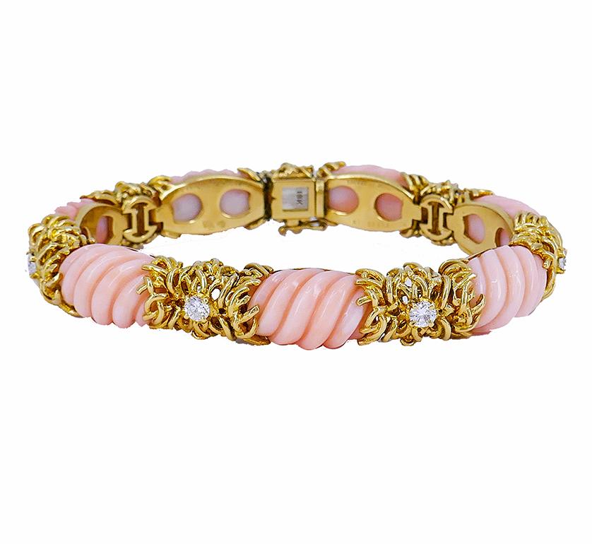 Van Cleef & Arpels Coral Gold Vintage Bracelet French Estate Jewelry For Sale 2