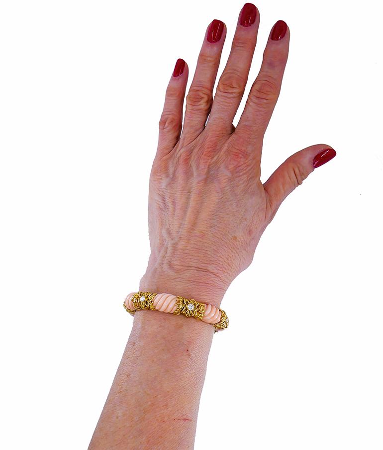 Van Cleef & Arpels Coral Gold Vintage Bracelet French Estate Jewelry For Sale 3
