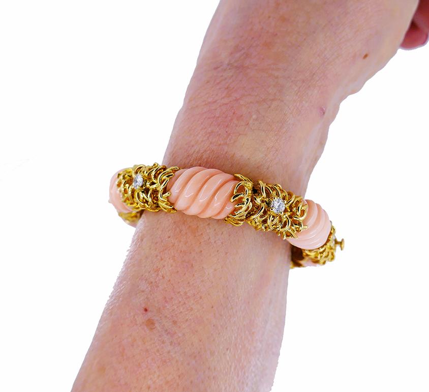 Van Cleef & Arpels Coral Gold Vintage Bracelet French Estate Jewelry For Sale 4