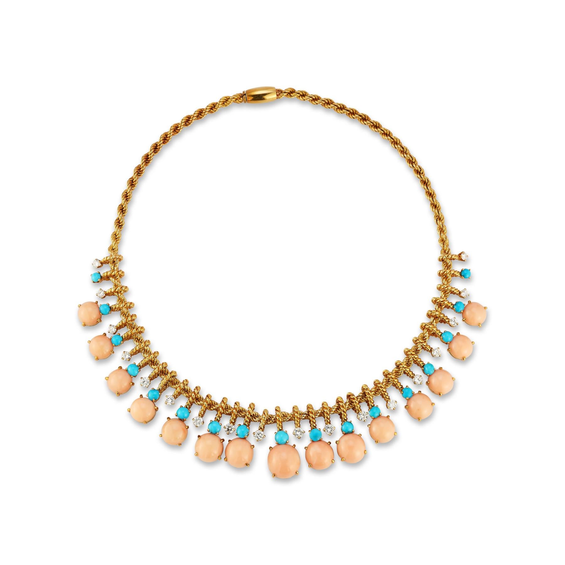 Prova l'eleganza di questa parure Iconic Van Cleef & Arpels con corallo, turchese e diamanti, un insieme straordinario che incarna il lusso e la maestria del rinomato gioielliere. La collana e gli orecchini sono impreziositi da diamanti a taglio