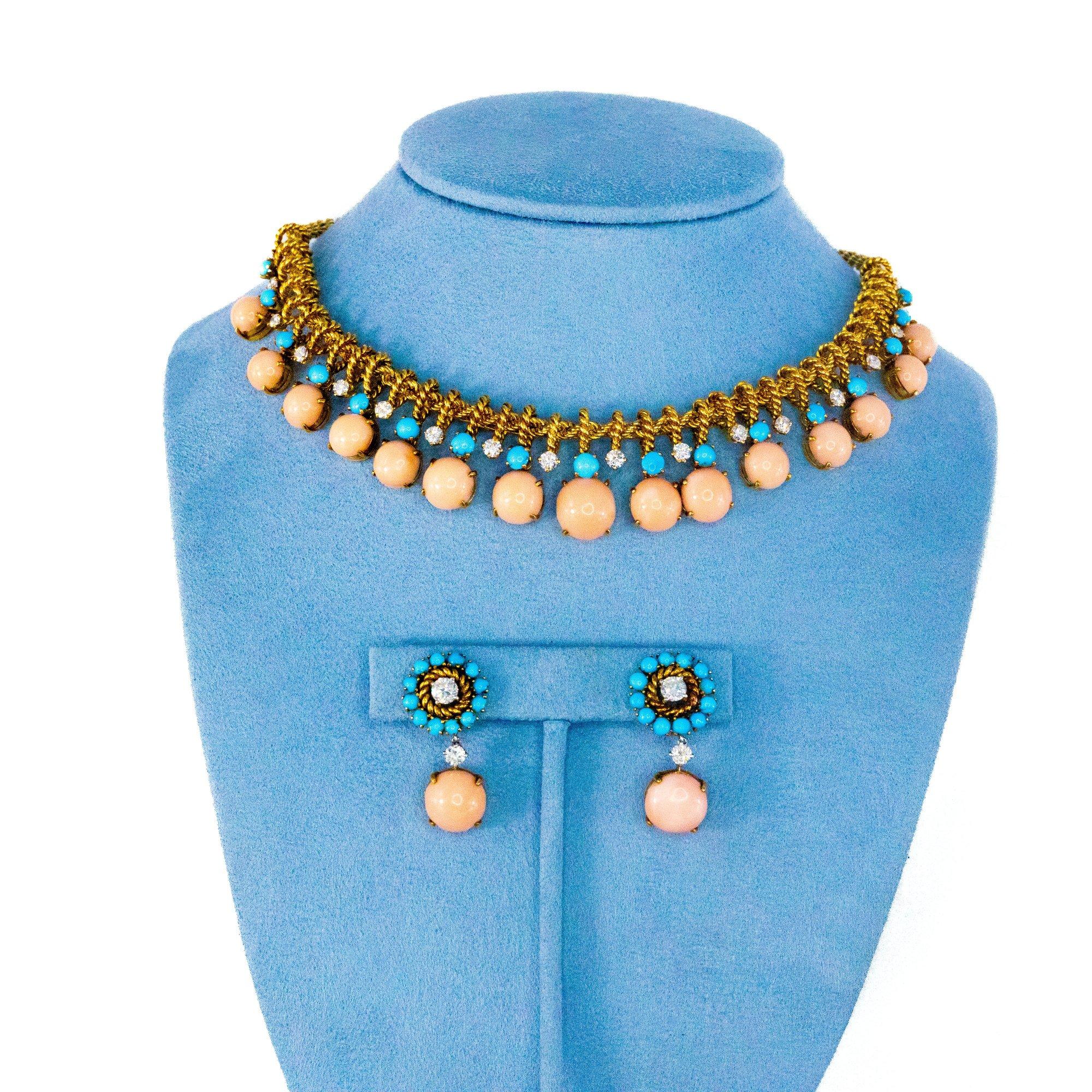 Van Cleef & Arpels Set di collana e orecchini in corallo, turchese e diamanti In condizioni ottime in vendita a New York, NY