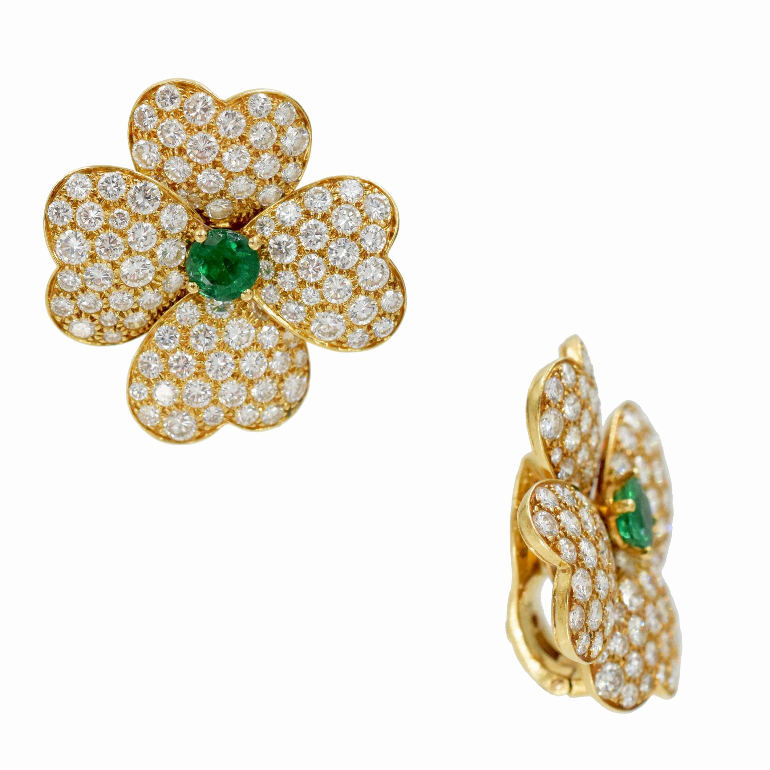 Van Cleef & Arpels 'Cosmos' Diamond and Emerald Earrings and Brooch For Sale 1