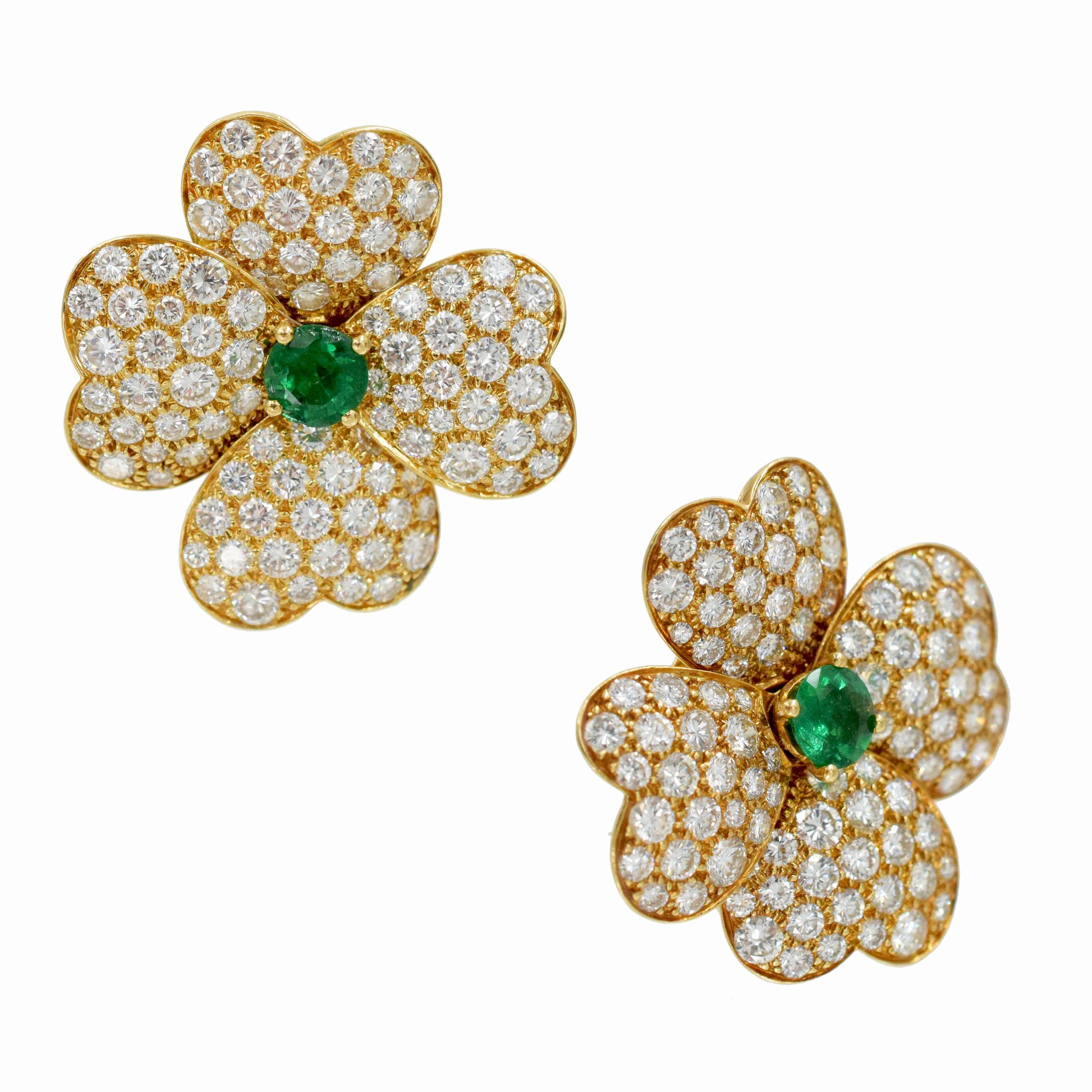 Van Cleef & Arpels 'Cosmos' Diamond and Emerald Earrings and Brooch For Sale 2