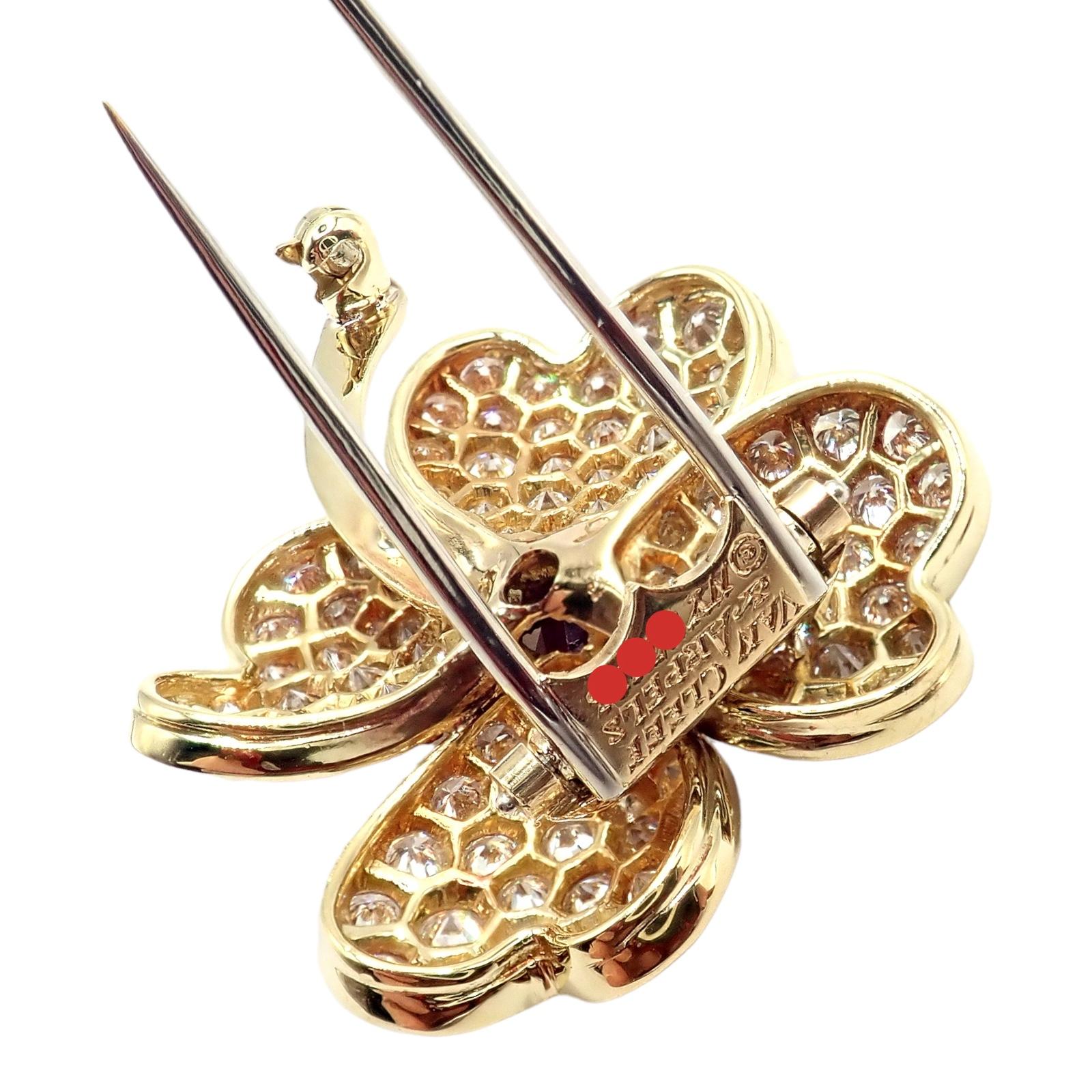 Van Cleef & Arpels Broche pendentif Cosmos en or jaune, diamants et rubis en vente 3
