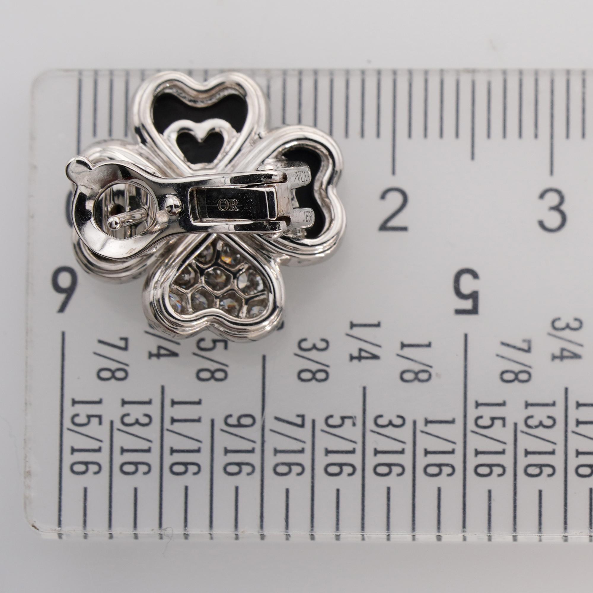 VAN CLEEF & ARPELS Orecchini Cosmos con diamante e onice nero in oro bianco in vendita 1