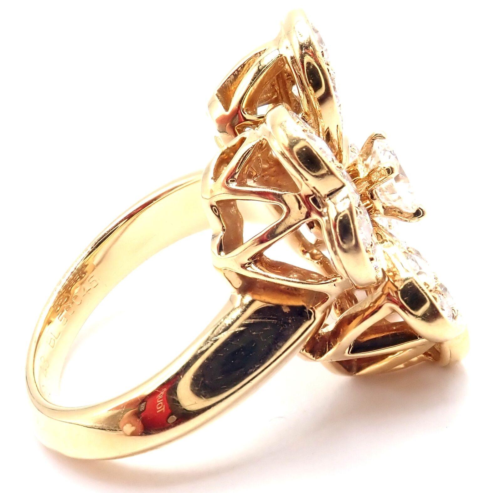 18k Yellow Gold Diamond Medium Model Cosmos Ring by Van Cleef & Arpels.
With Round brilliant cut diamonds VVS1 clarity, E color total weight approximately 1.70ct
This ring comes with Van Cleef & Arpels box and Van Cleef & Arpels service paper from