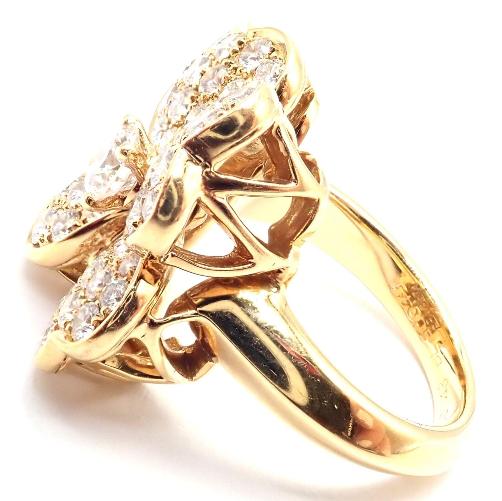 Van Cleef & Arpels Cosmos Diamond Medium Model Yellow Gold Ring In Excellent Condition For Sale In Holland, PA
