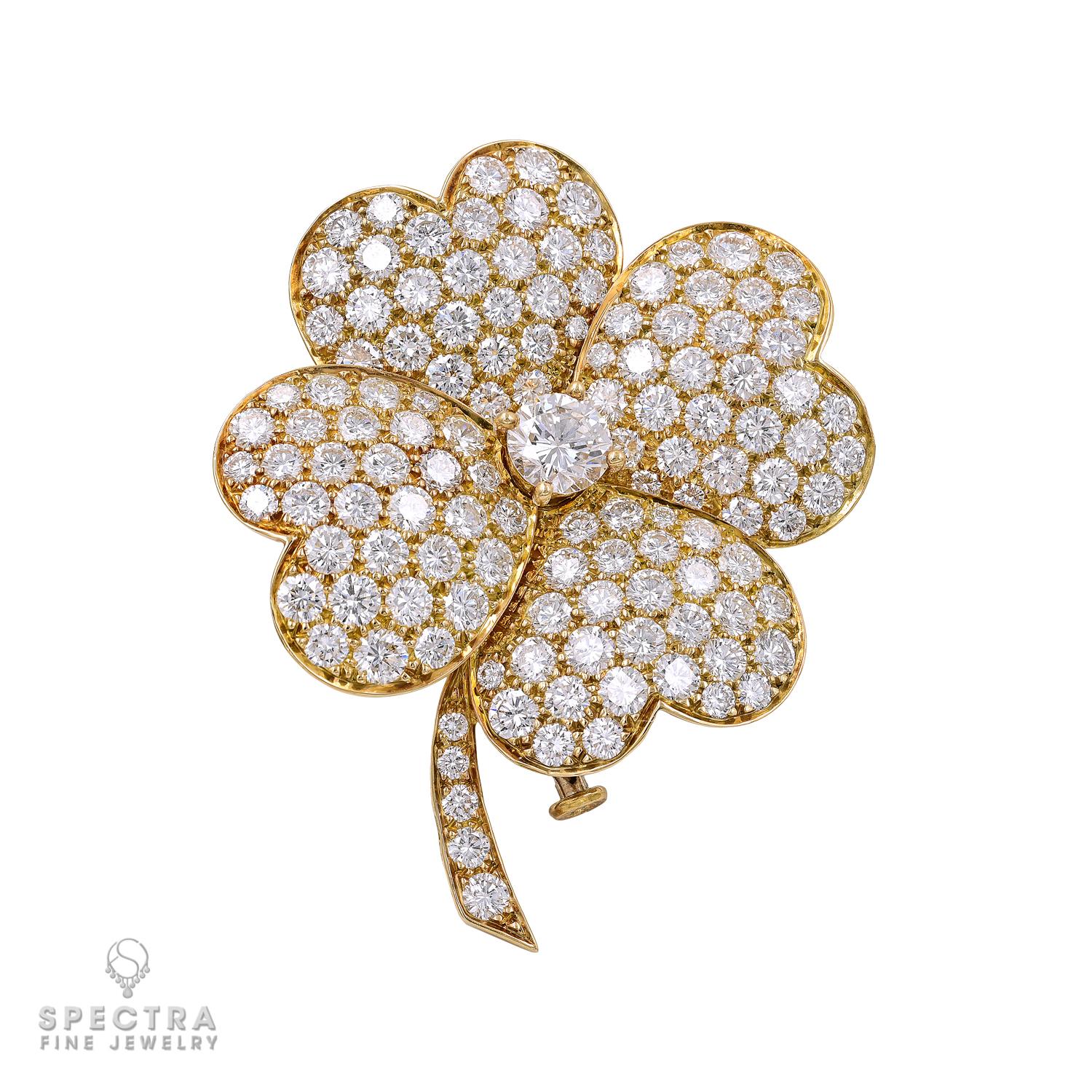 Celebrate timeless elegance with this exquisite clip pendant from Van Cleef & Arpels' renowned Cosmos™ collection. Drawing inspiration from the maison’s iconic floral motifs, the design features four heart-shaped petals adorned with 133 dazzling