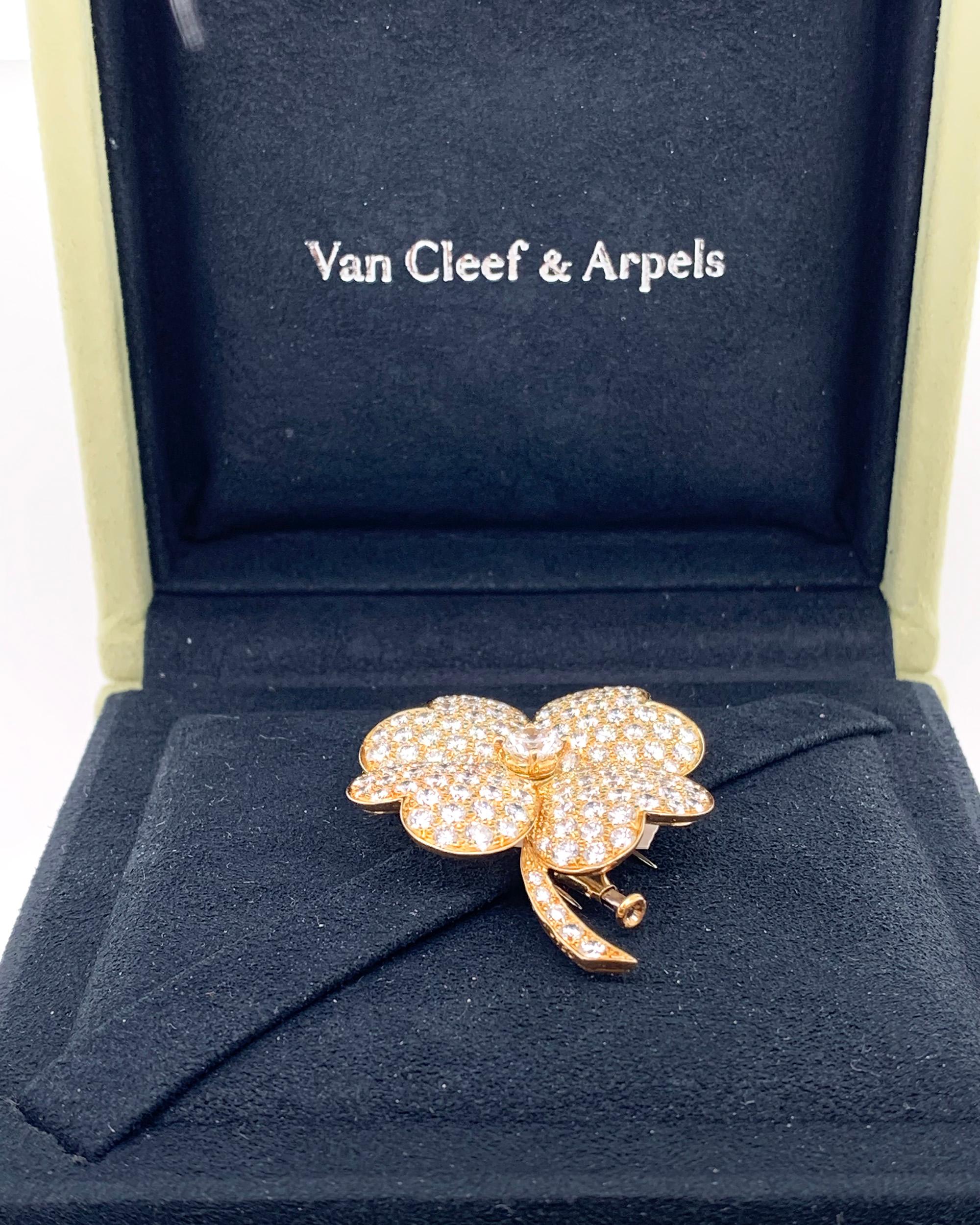 Round Cut Van Cleef & Arpels Cosmos Diamond Brooch or Pendant For Sale