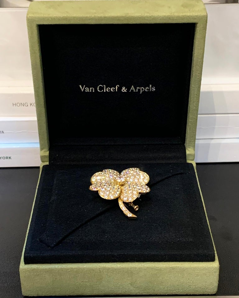 Van Cleef & Arpels Cosmos Diamond Brooch or Pendant In Excellent Condition For Sale In New York, NY