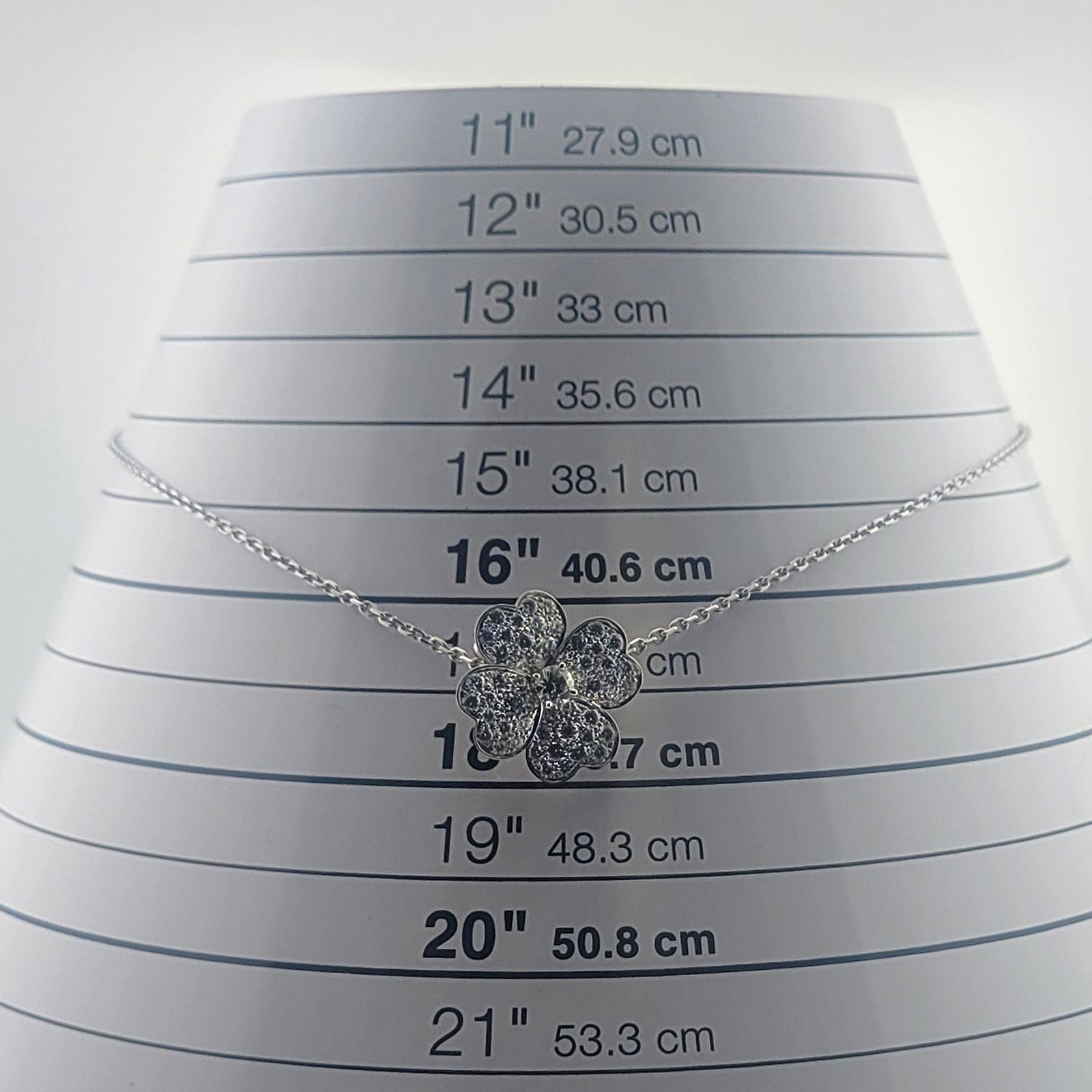 VAN CLEEF & ARPELS Collana a clip con ciondolo in oro bianco Cosmos Diamond in vendita 5