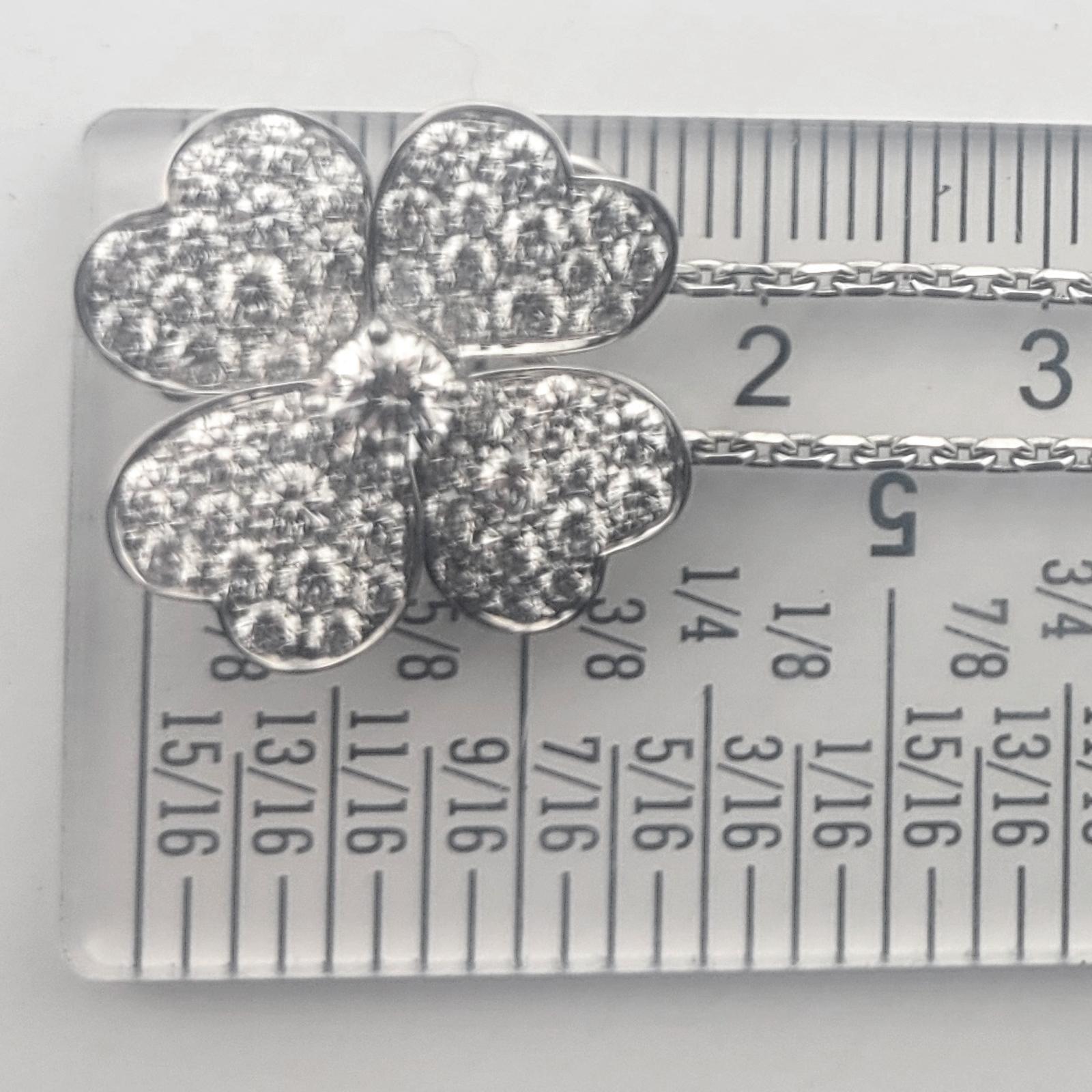 VAN CLEEF & ARPELS Collana a clip con ciondolo in oro bianco Cosmos Diamond in vendita 6