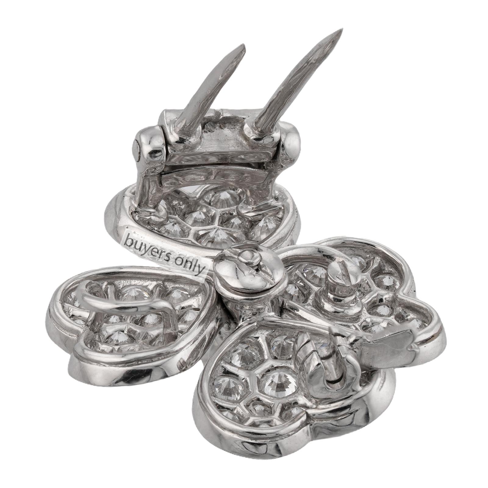 VAN CLEEF & ARPELS Collana a clip con ciondolo in oro bianco Cosmos Diamond in vendita 3